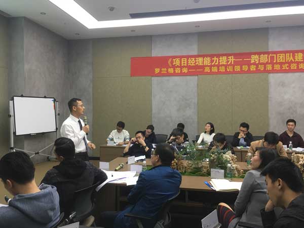 教员授课照片 (1).jpg 教员授课照片 (1).jpg